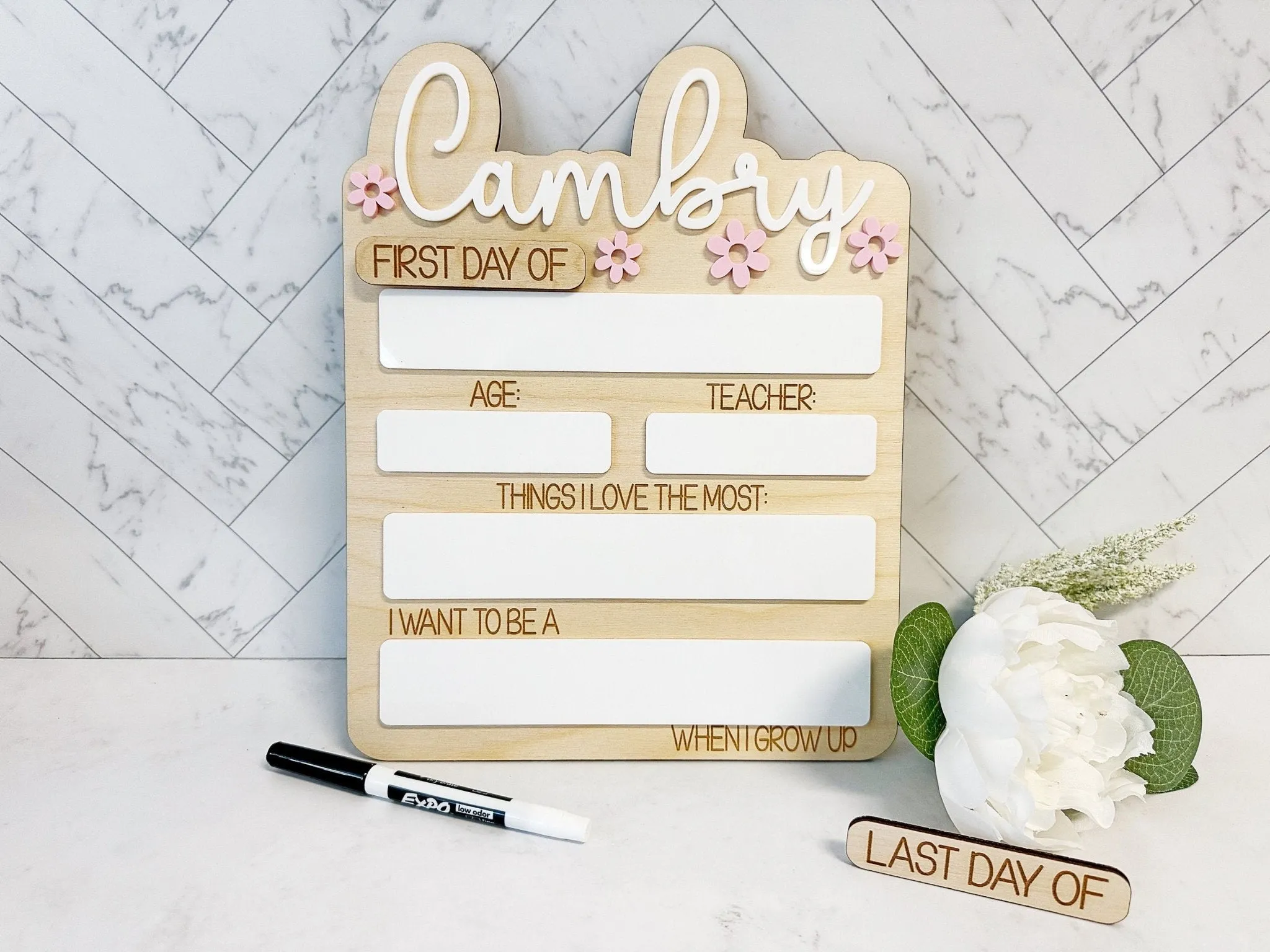 Girls Retro Daisy Changeable Back to School Sign Dry Erase Custom Reusable School Sign