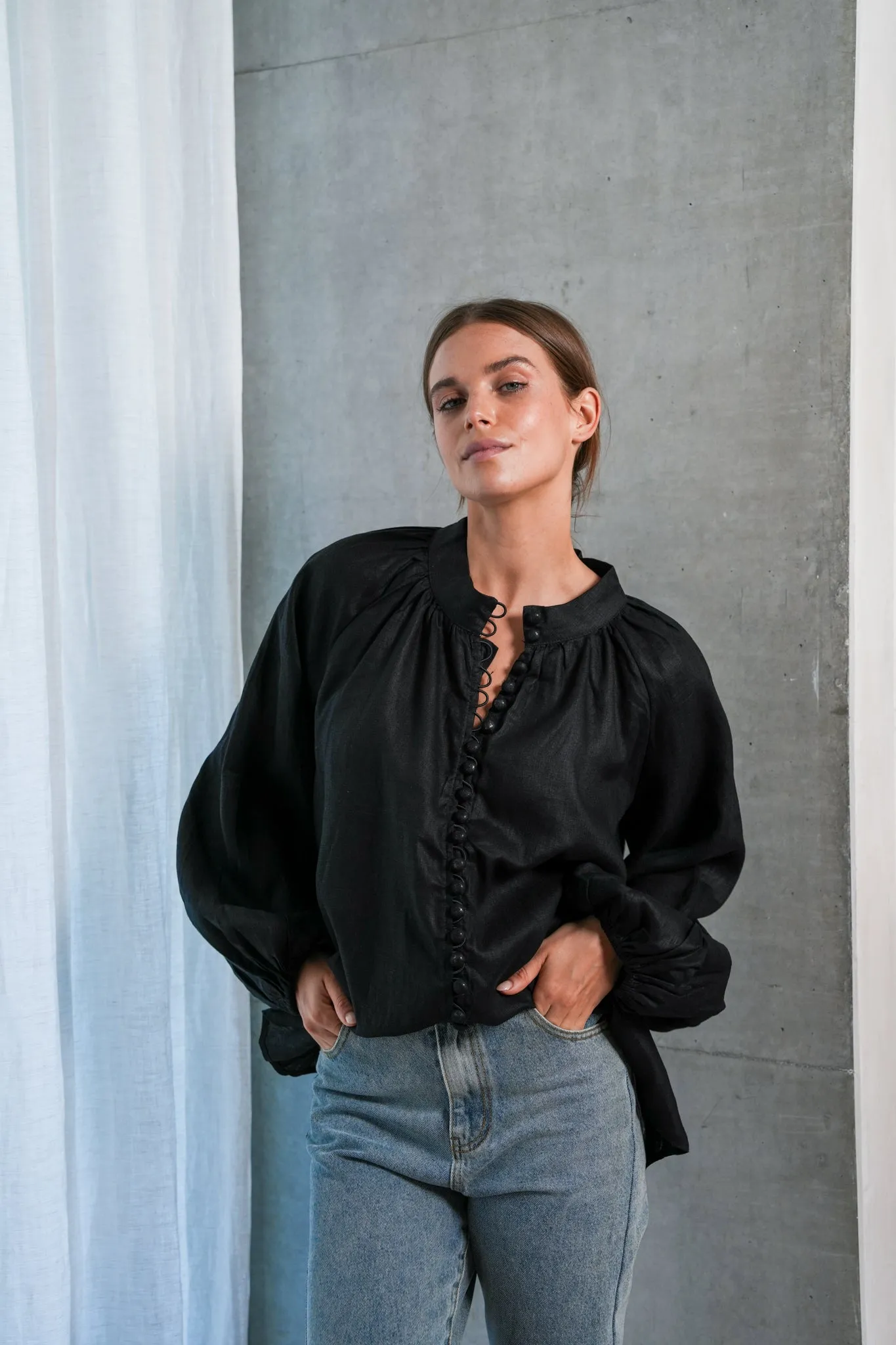 HANSEL BLOUSE- BLACK